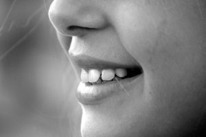 Ubytek szkliwa na zębie - sprawdź co to jest i jak leczyć